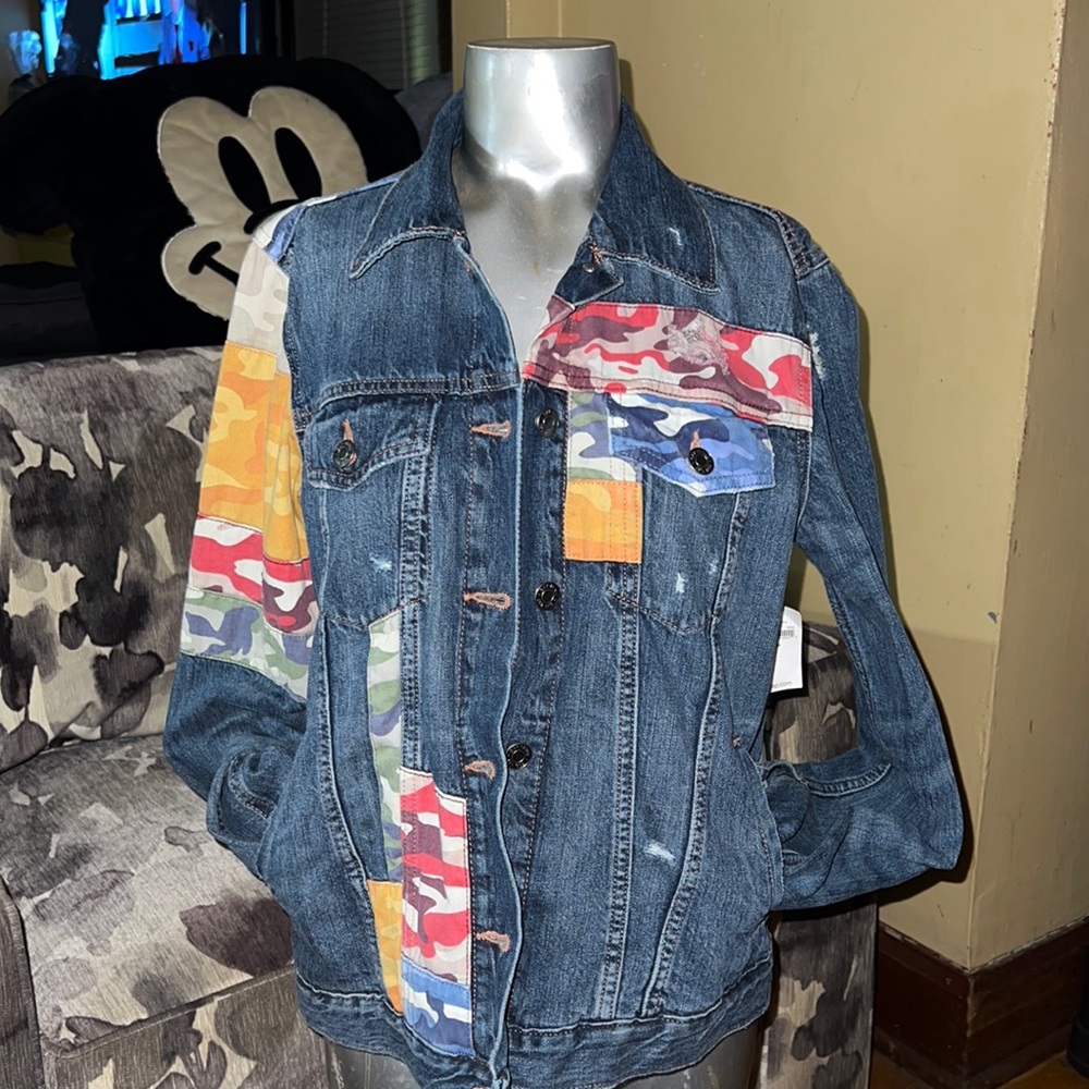 Nwt Gap denim jacket with camouflage and distressed decorations